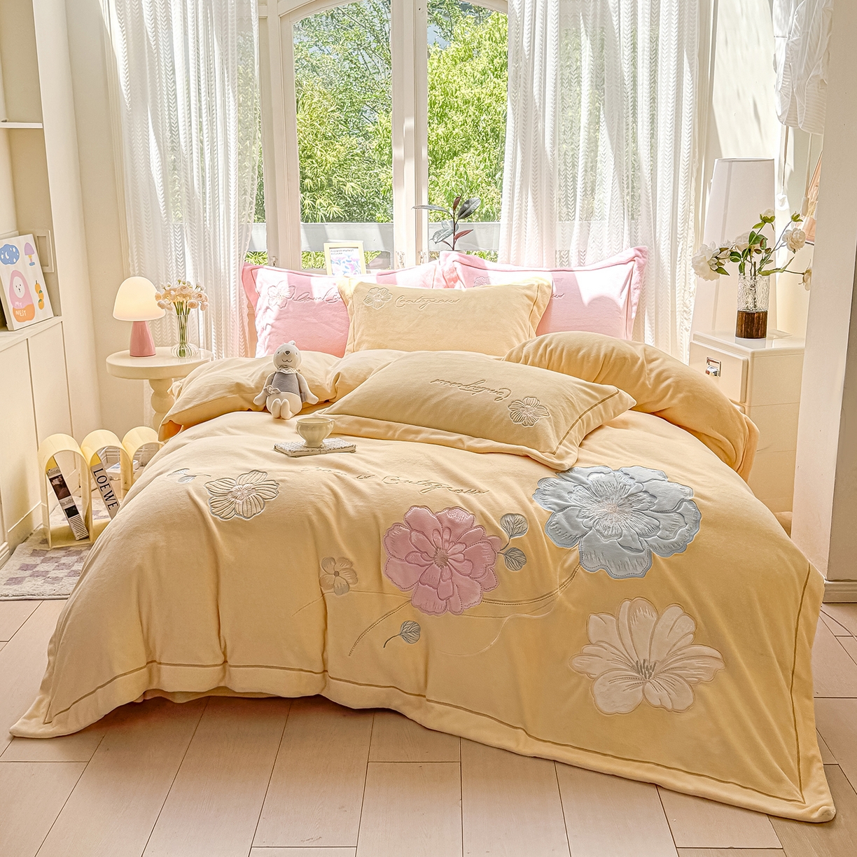 悦织湾家纺 2025新款9斤重牛奶绒四件套纯色贴布绣人件富贵系列240克重高密保暖轻奢时尚床上用品4件套 黛西-鹅黄
