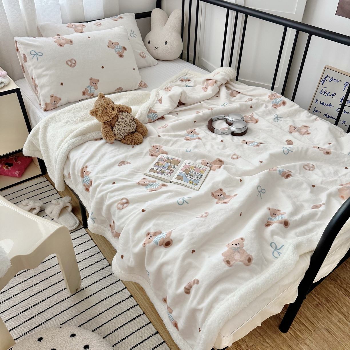 91家纺网 家纺一手货源 找家纺 大元 2025新款ins加厚小清新牛奶绒羊羔绒毛毯午睡毯沙发盖毯 牛角包小熊