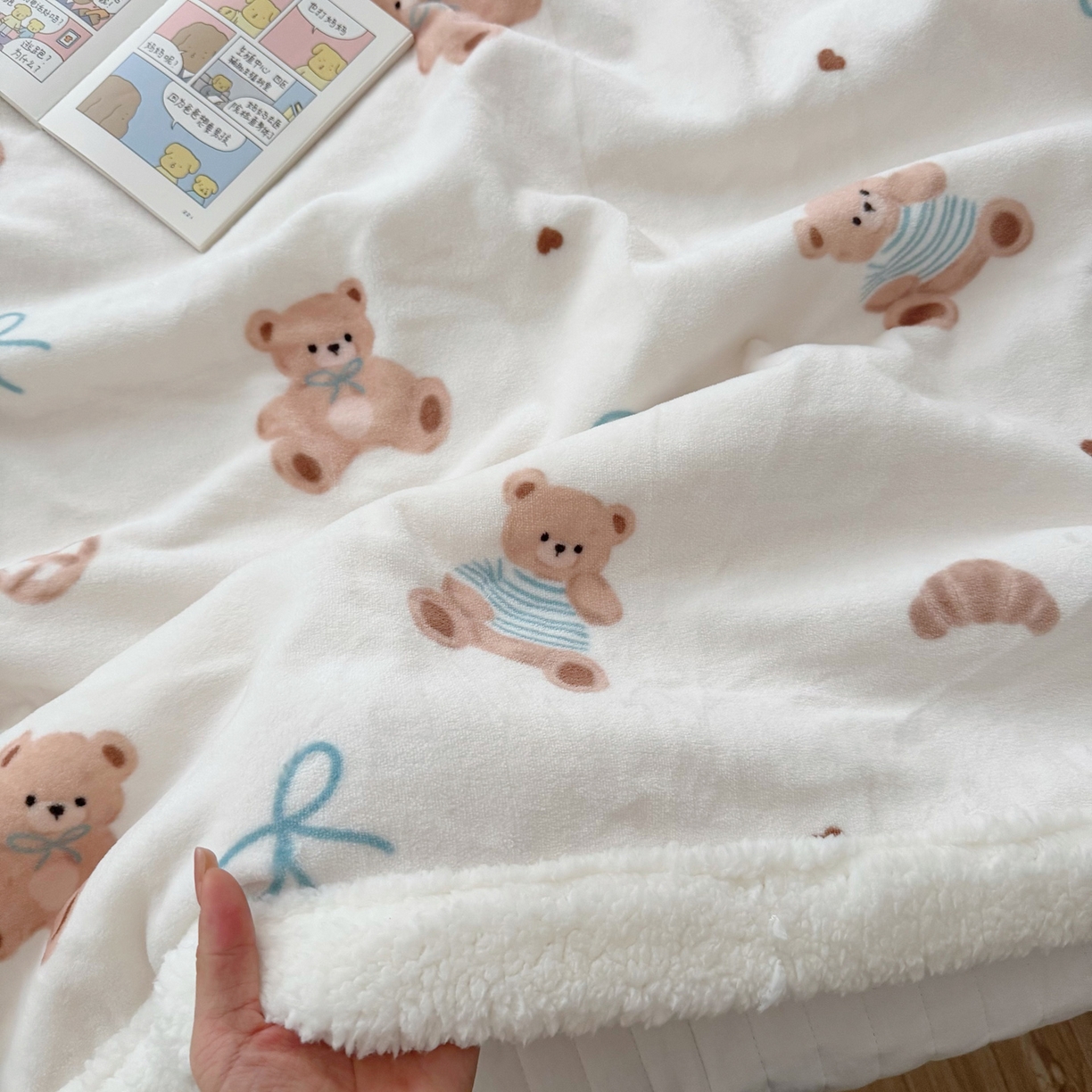 91家纺网 家纺一手货源 找家纺 大元 2025新款ins加厚小清新牛奶绒羊羔绒毛毯午睡毯沙发盖毯 牛角包小熊