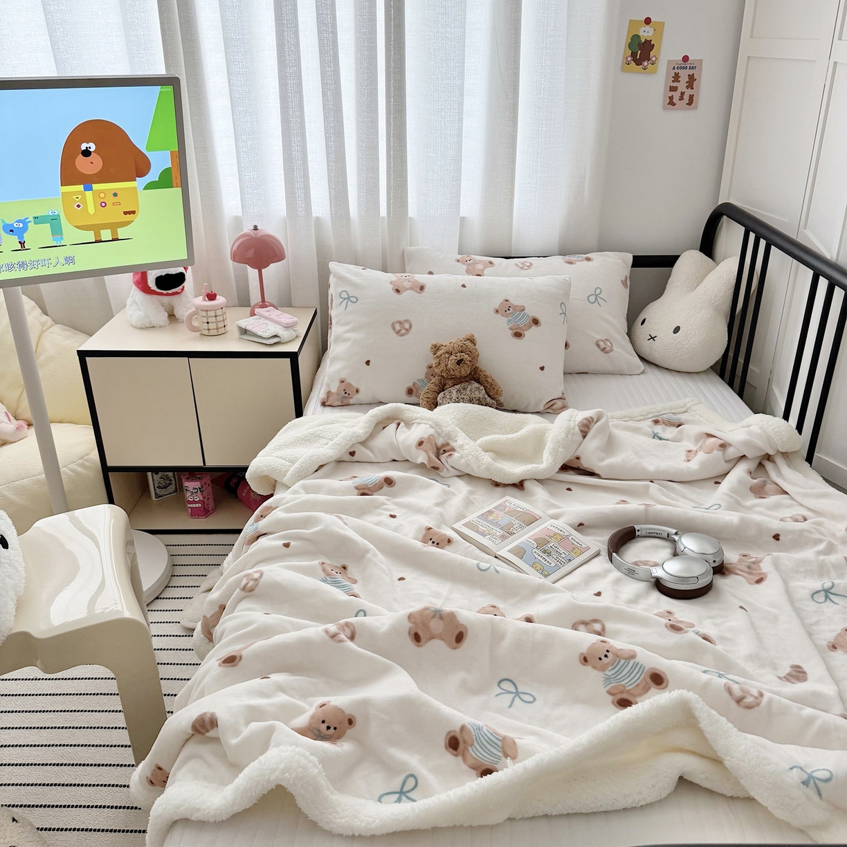 91家纺网 家纺一手货源 找家纺 大元 2025新款ins加厚小清新牛奶绒羊羔绒毛毯午睡毯沙发盖毯 牛角包小熊