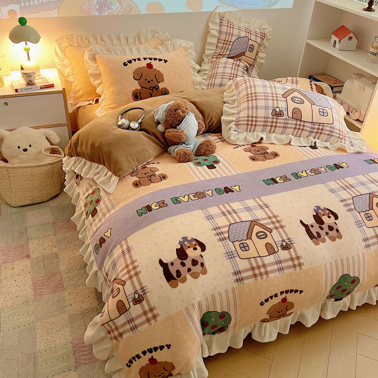 91家纺网 家纺一手货源 找家纺 沐慕 2025新款高克重花边款牛奶绒四件套 花边-卡其块块狗