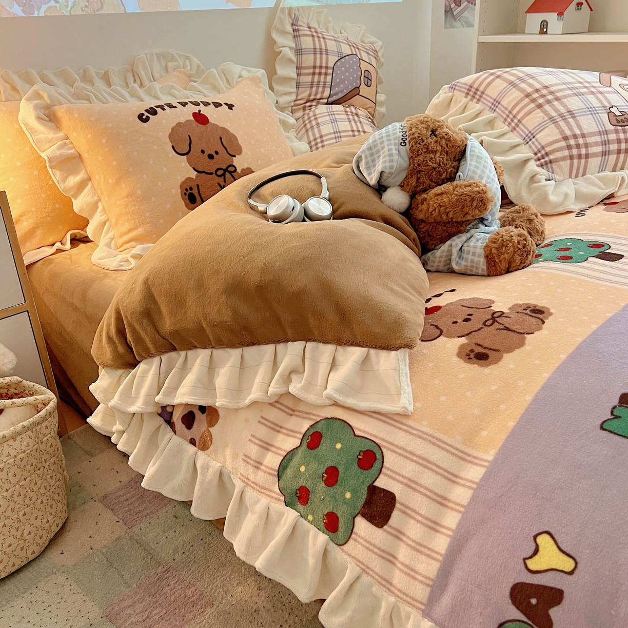 91家纺网 家纺一手货源 找家纺 沐慕 2025新款高克重花边款牛奶绒四件套 花边-卡其块块狗