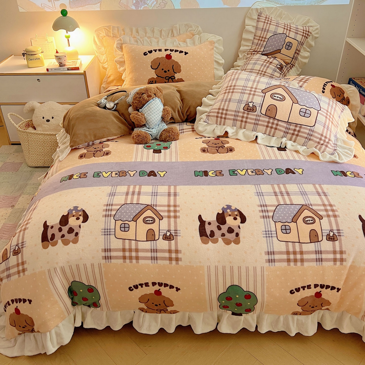 91家纺网 家纺一手货源 找家纺 沐慕 2025新款高克重花边款牛奶绒四件套 花边-卡其块块狗