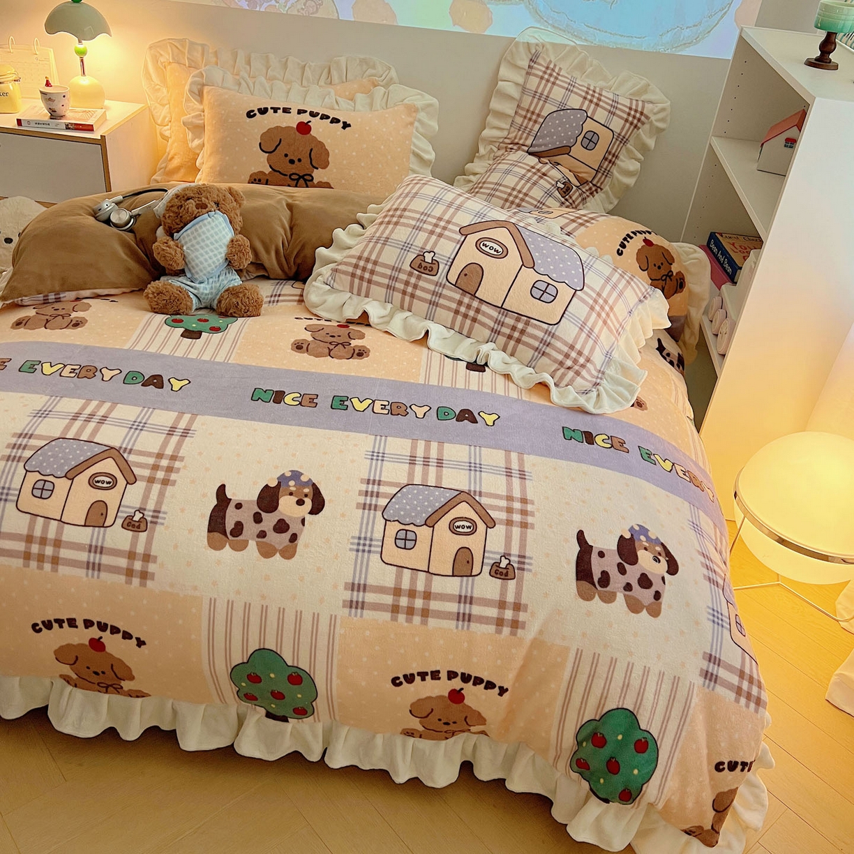 91家纺网 家纺一手货源 找家纺 沐慕 2025新款高克重花边款牛奶绒四件套 花边-卡其块块狗