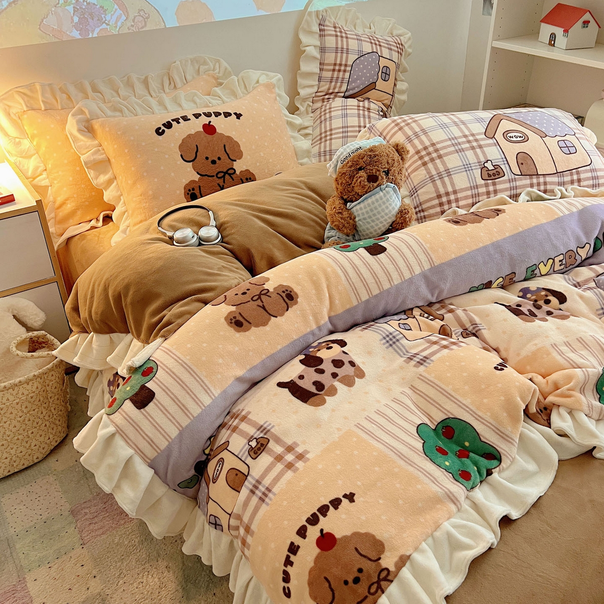 91家纺网 家纺一手货源 找家纺 沐慕 2025新款高克重花边款牛奶绒四件套 花边-卡其块块狗