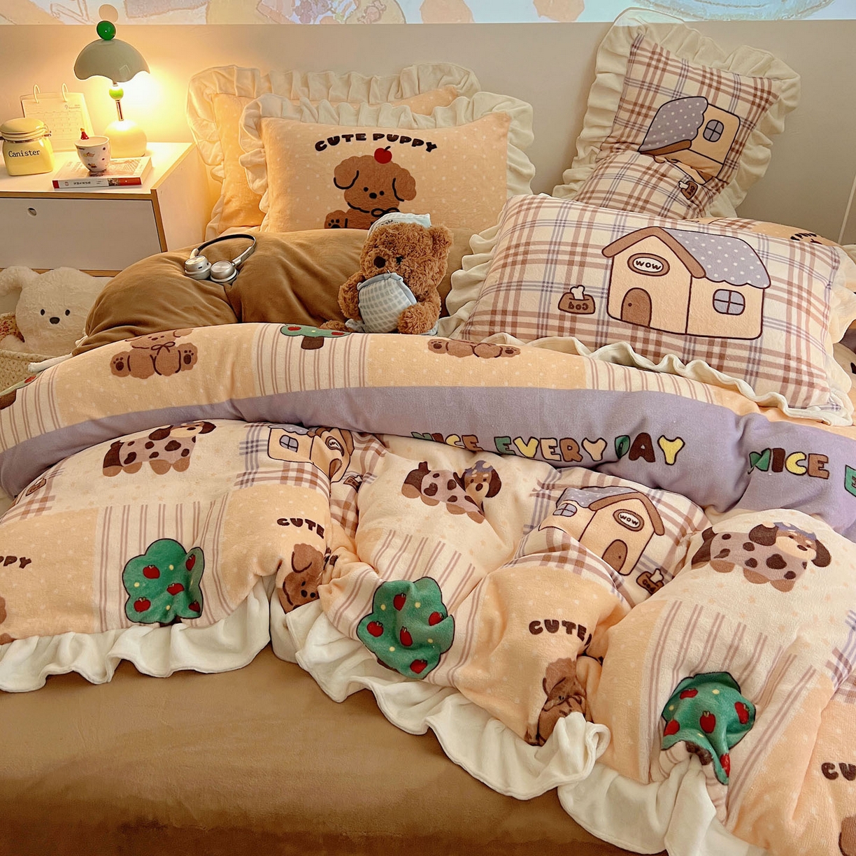 91家纺网 家纺一手货源 找家纺 沐慕 2025新款高克重花边款牛奶绒四件套 花边-卡其块块狗