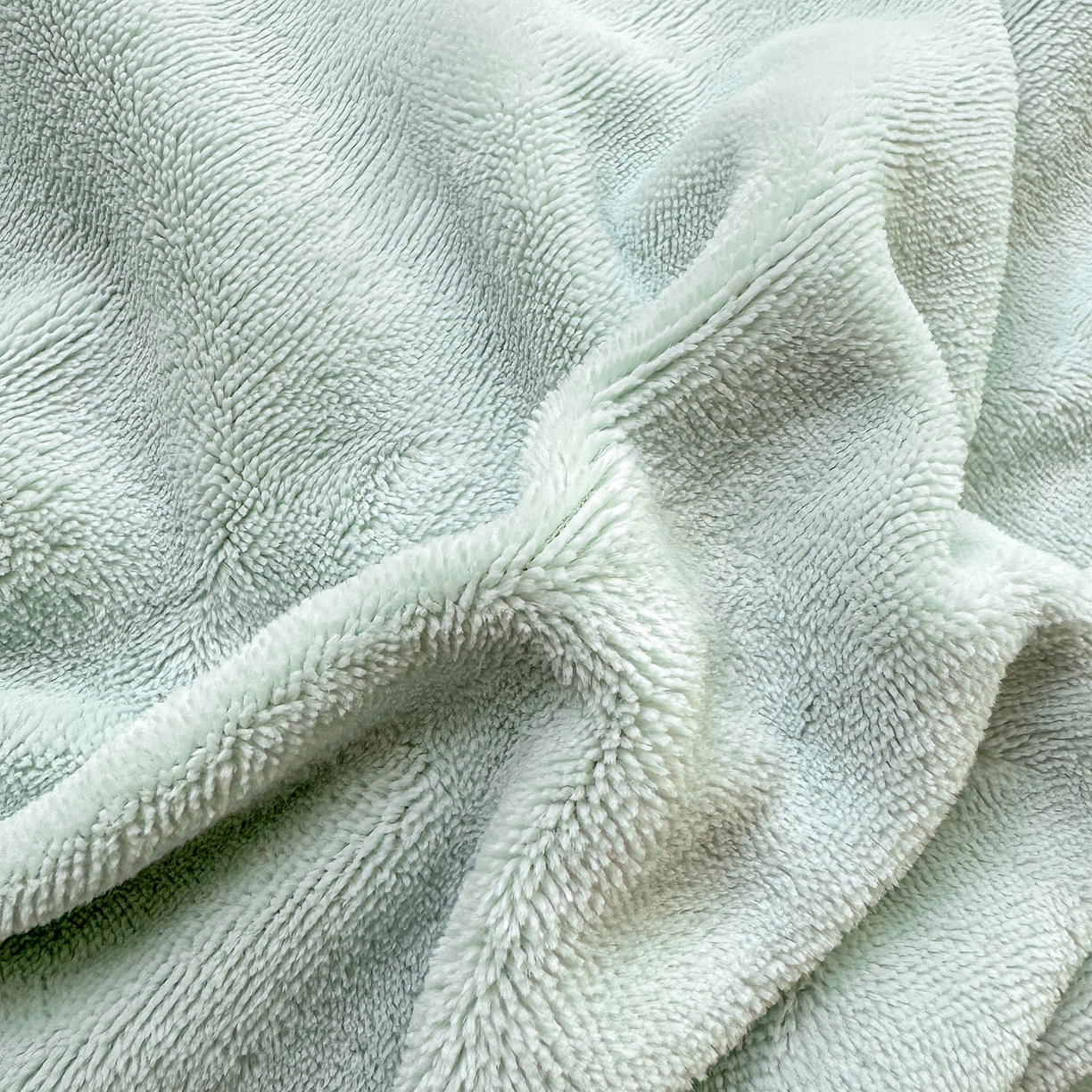 91家纺网 家纺一手货源 找家纺 悦织湾家纺 2025新款9斤重牛奶绒四件套纯色贴布绣人件富贵系列240克重高密保暖轻奢时尚床上用品4件套 黛西-马利蓝