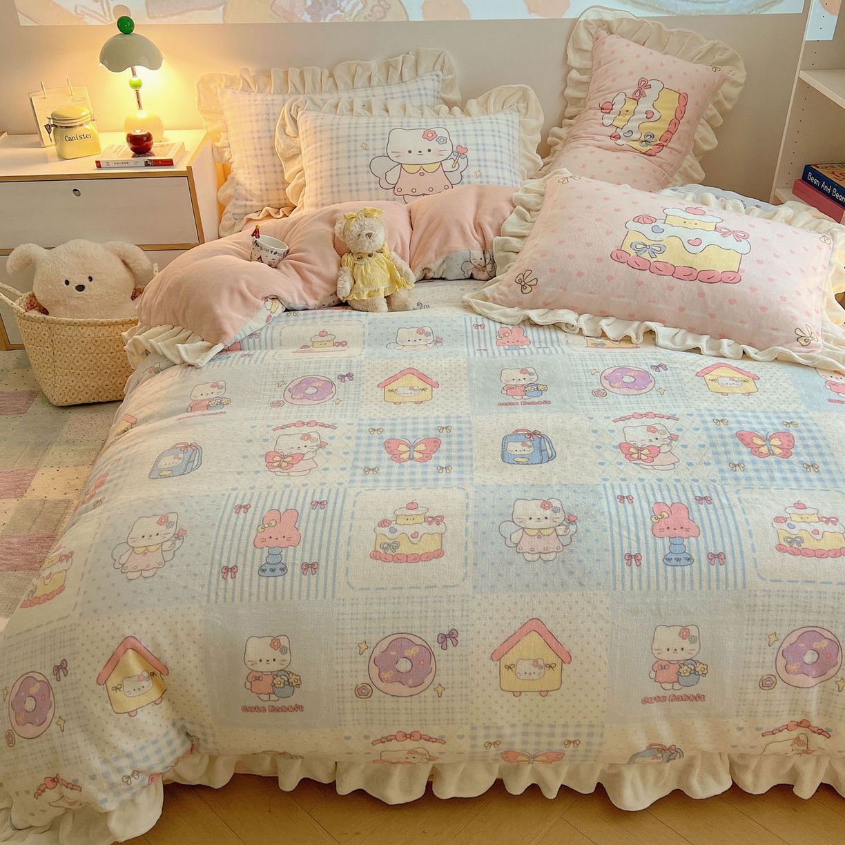 91家纺网 家纺一手货源 找家纺 沐慕 2025新款高克重花边款牛奶绒四件套 花边-蓝块猫咪酱