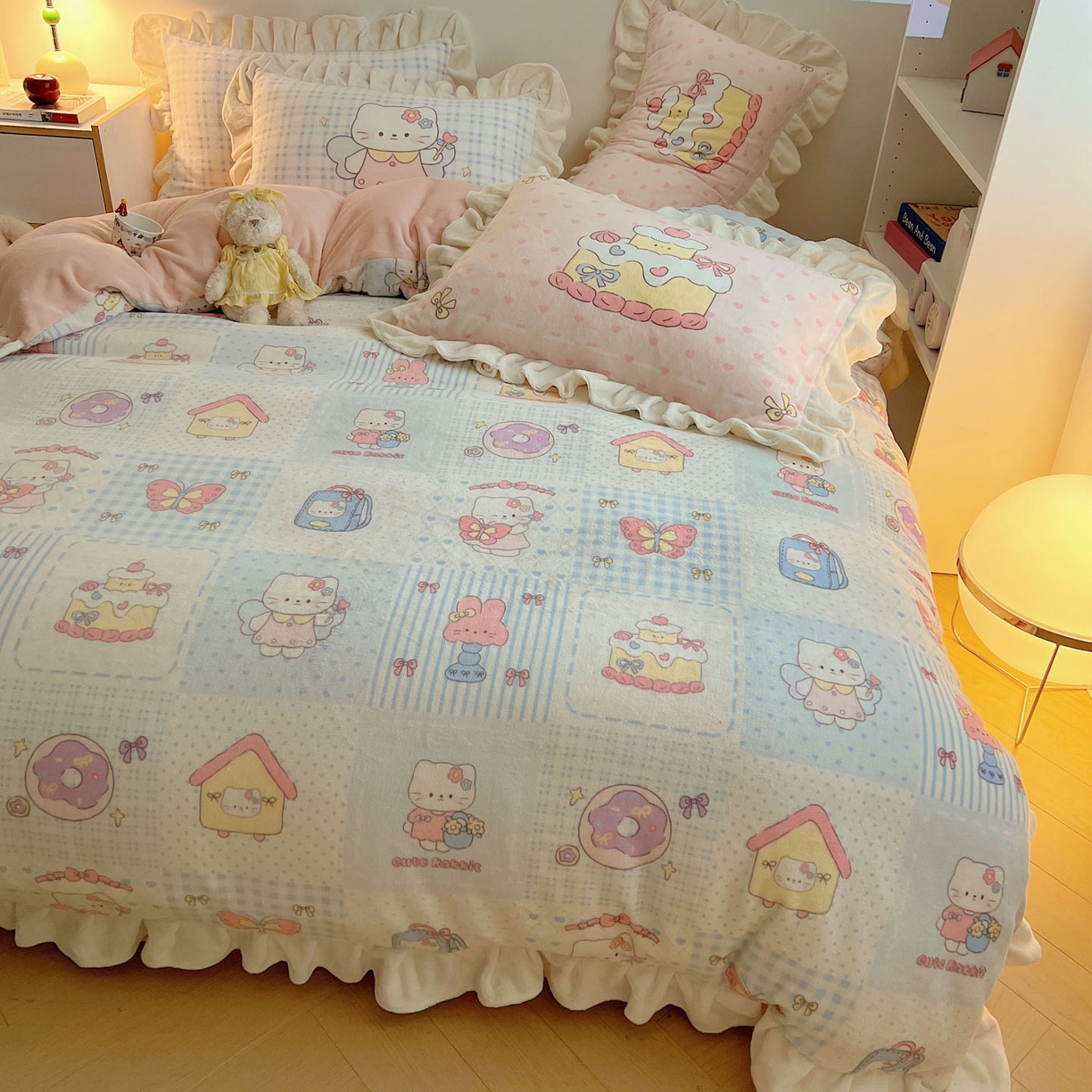 91家纺网 家纺一手货源 找家纺 沐慕 2025新款高克重花边款牛奶绒四件套 花边-蓝块猫咪酱