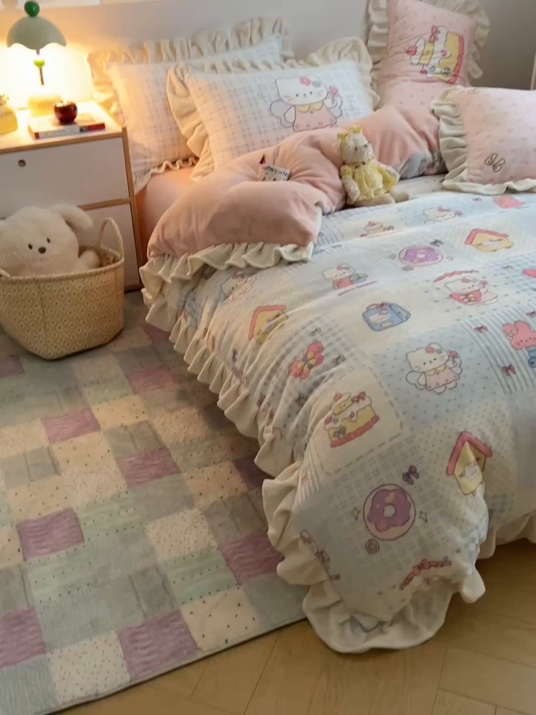 91家纺网 家纺一手货源 找家纺 沐慕 2025新款高克重花边款牛奶绒四件套 花边-蓝块猫咪酱