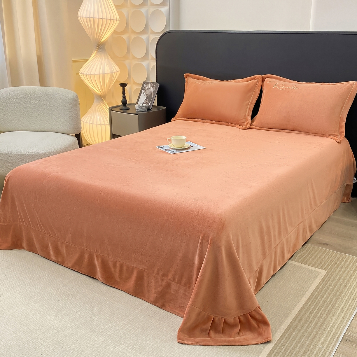 91家纺网 家纺一手货源 找家纺 悦织湾家纺 2025新款9斤重牛奶绒四件套纯色贴布绣人件富贵系列240克重高密保暖轻奢时尚床上用品4件套 黛西-南瓜橘