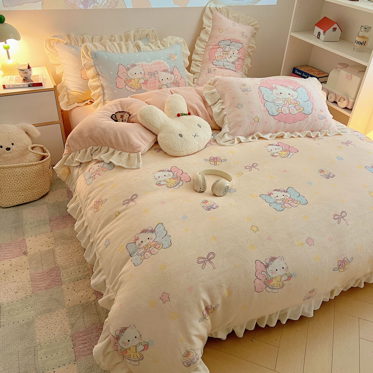 91家纺网 家纺一手货源 找家纺 沐慕 2025新款高克重花边款牛奶绒四件套 花边-猫咪仙子