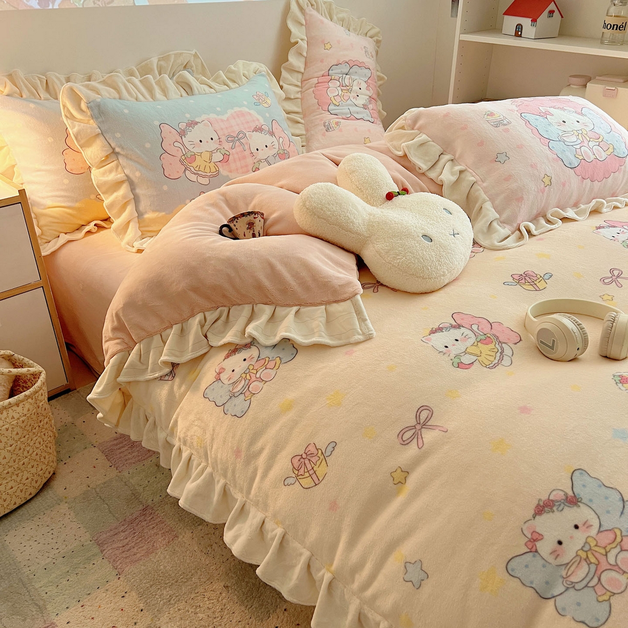 91家纺网 家纺一手货源 找家纺 沐慕 2025新款高克重花边款牛奶绒四件套 花边-猫咪仙子