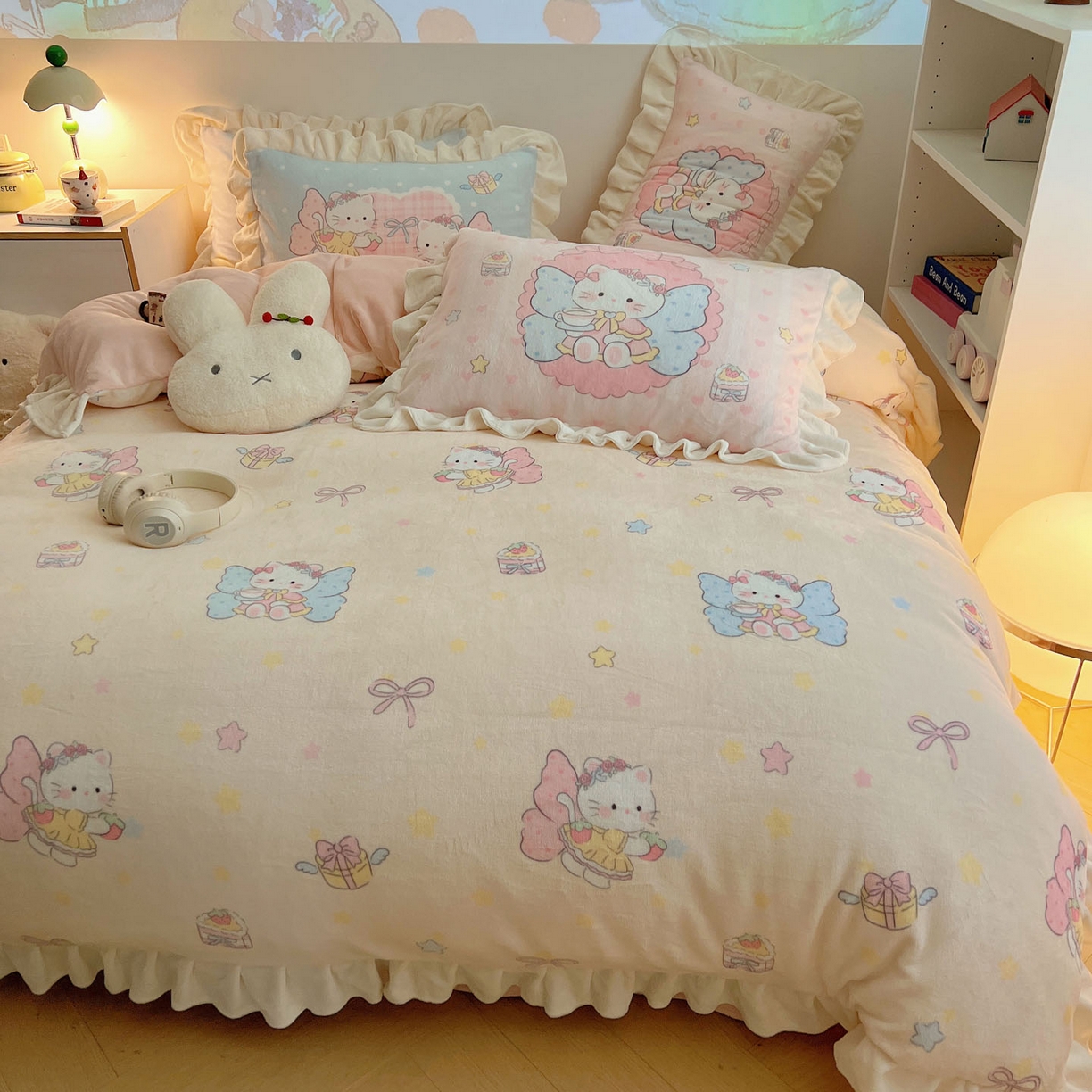 91家纺网 家纺一手货源 找家纺 沐慕 2025新款高克重花边款牛奶绒四件套 花边-猫咪仙子