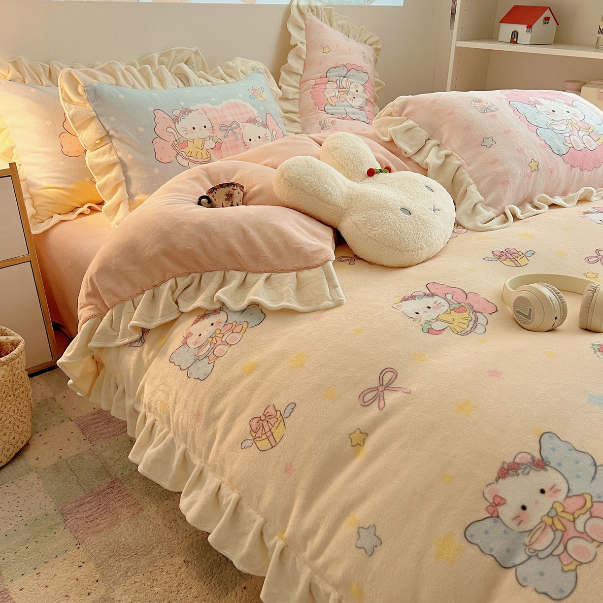 91家纺网 家纺一手货源 找家纺 沐慕 2025新款高克重花边款牛奶绒四件套 花边-猫咪仙子