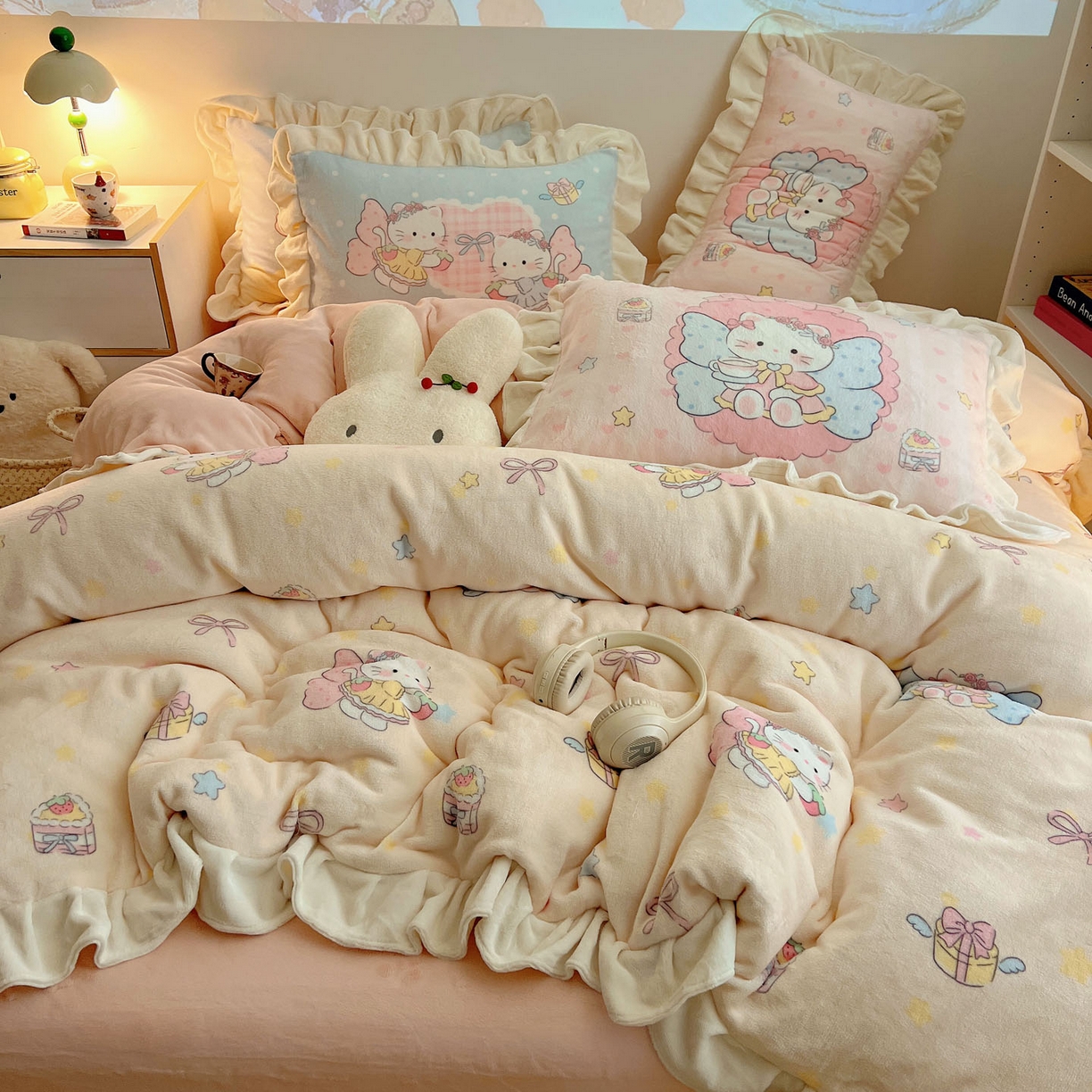 91家纺网 家纺一手货源 找家纺 沐慕 2025新款高克重花边款牛奶绒四件套 花边-猫咪仙子