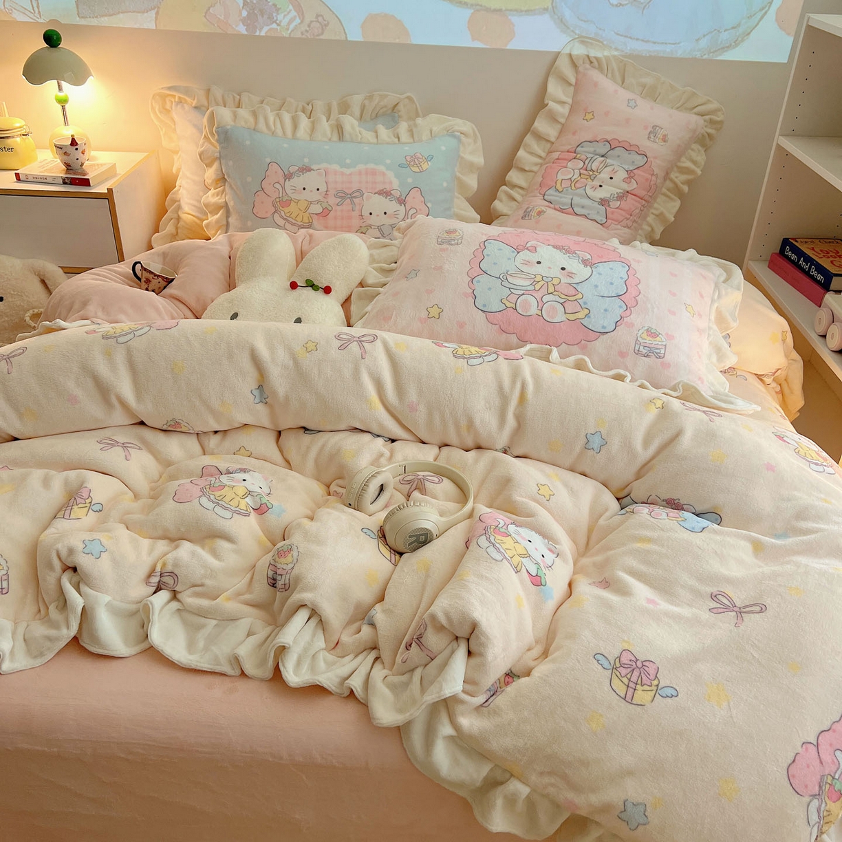 91家纺网 家纺一手货源 找家纺 沐慕 2025新款高克重花边款牛奶绒四件套 花边-猫咪仙子