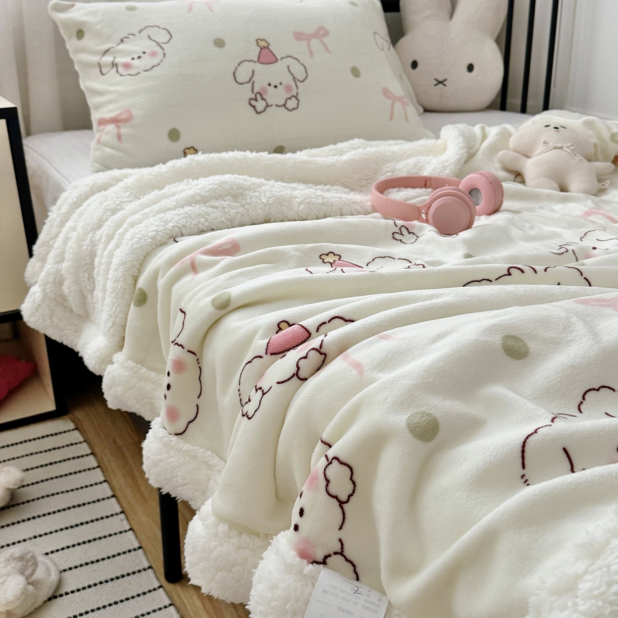 91家纺网 家纺一手货源 找家纺 大元 2025新款ins加厚小清新牛奶绒羊羔绒毛毯午睡毯沙发盖毯 线条小狗