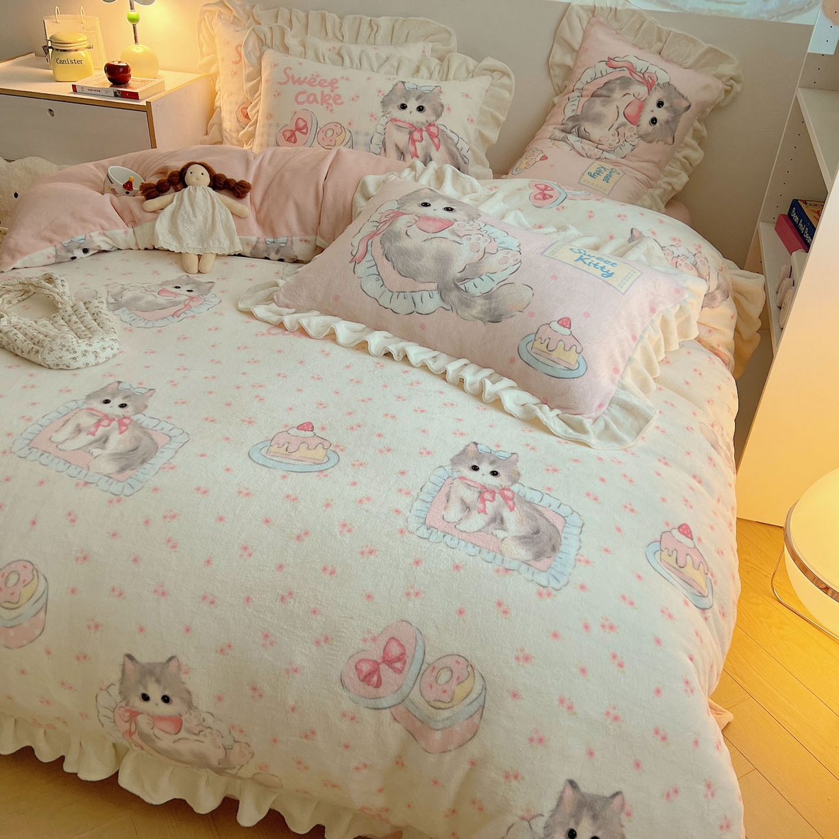 91家纺网 家纺一手货源 找家纺 沐慕 2025新款高克重花边款牛奶绒四件套 花边-玫瑰粉喵