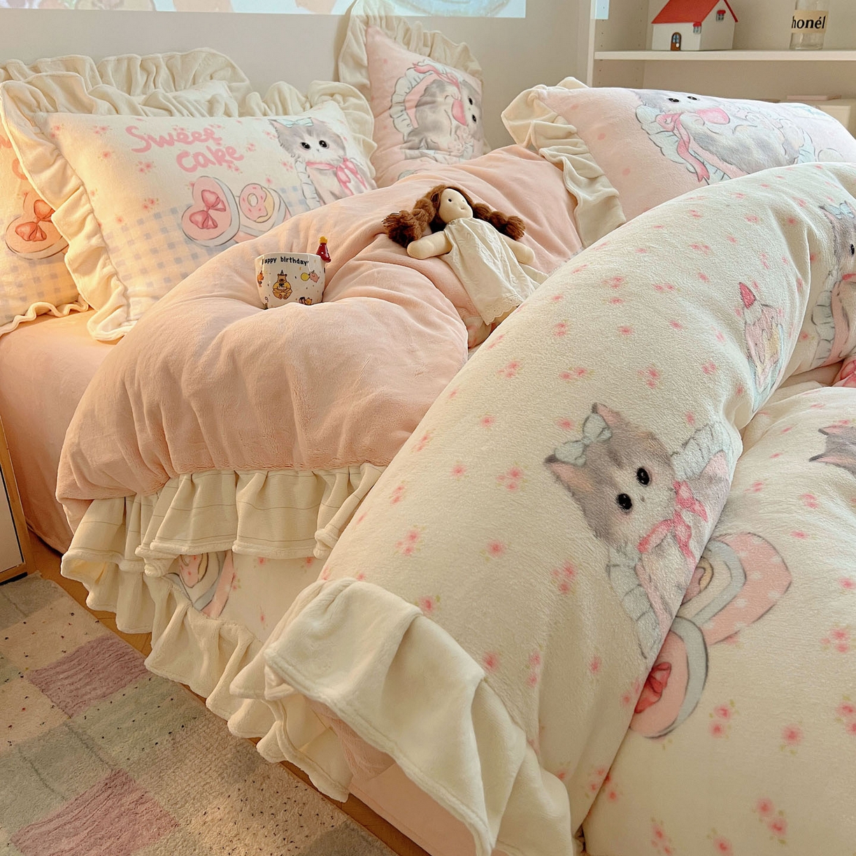 91家纺网 家纺一手货源 找家纺 沐慕 2025新款高克重花边款牛奶绒四件套 花边-玫瑰粉喵