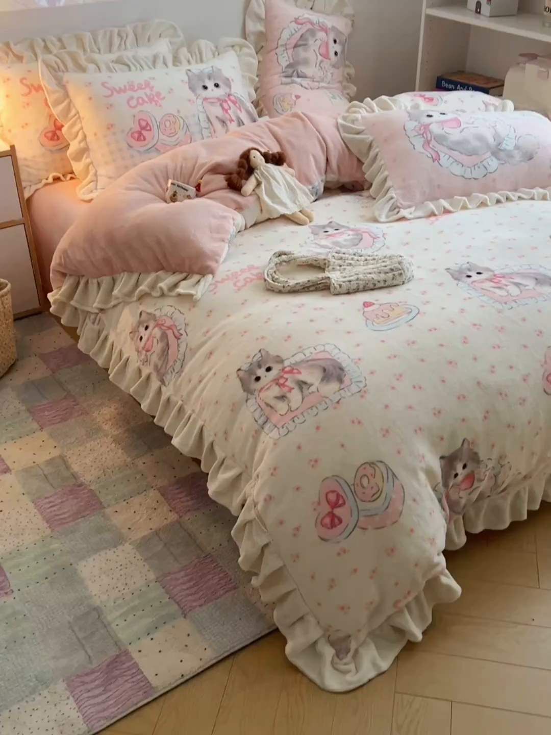 91家纺网 家纺一手货源 找家纺 沐慕 2025新款高克重花边款牛奶绒四件套 花边-玫瑰粉喵