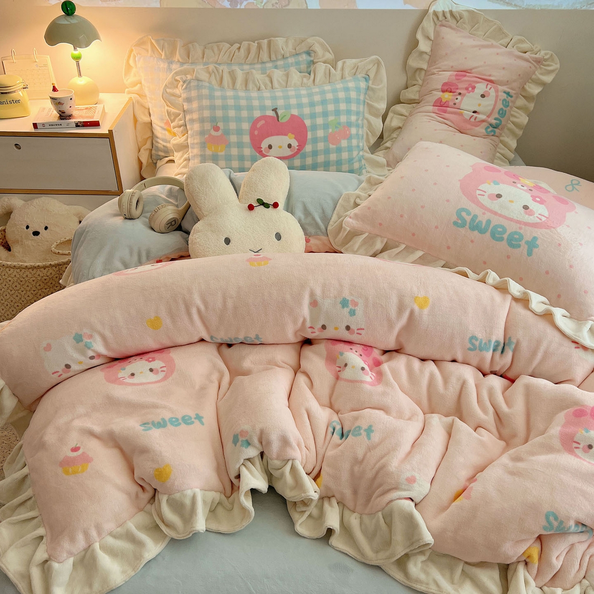 沐慕 2025新款高克重花边款牛奶绒四件套 花边-苹果猫猫