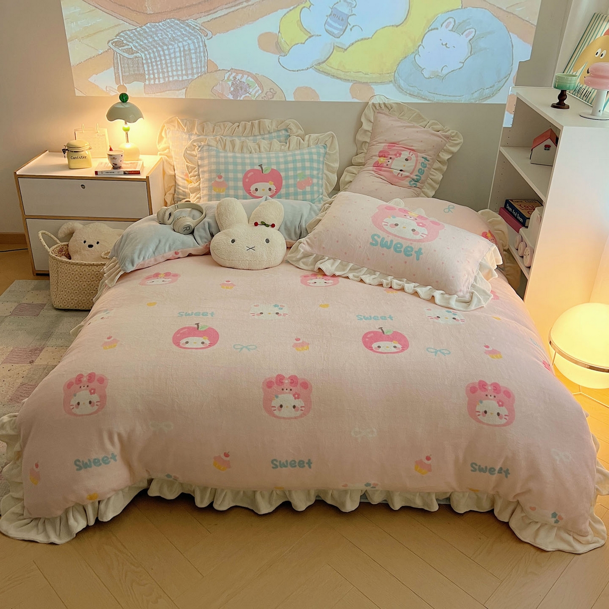 91家纺网 家纺一手货源 找家纺 沐慕 2025新款高克重花边款牛奶绒四件套 花边-苹果猫猫