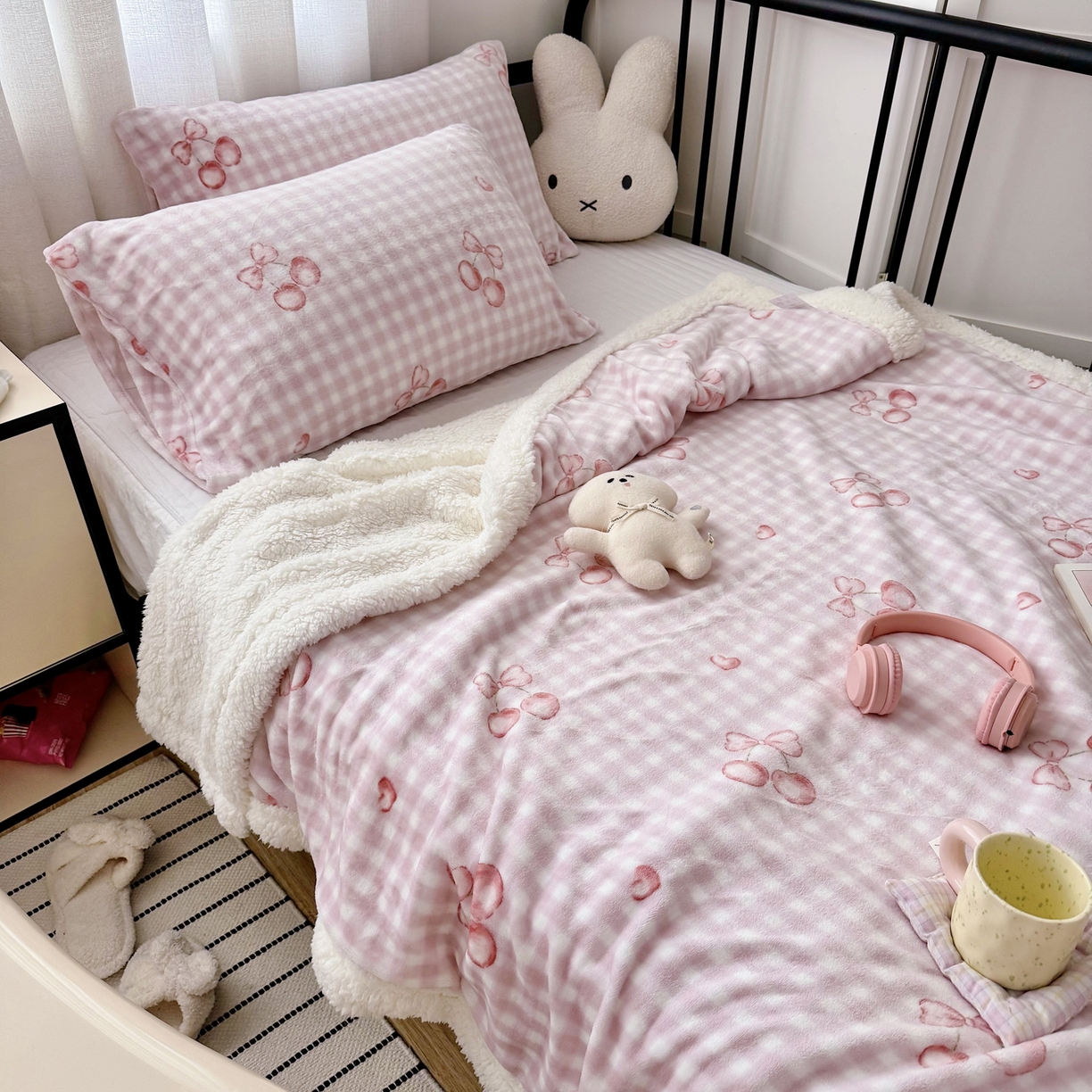 91家纺网 家纺一手货源 找家纺 大元 2025新款ins加厚小清新牛奶绒羊羔绒毛毯午睡毯沙发盖毯 小樱桃