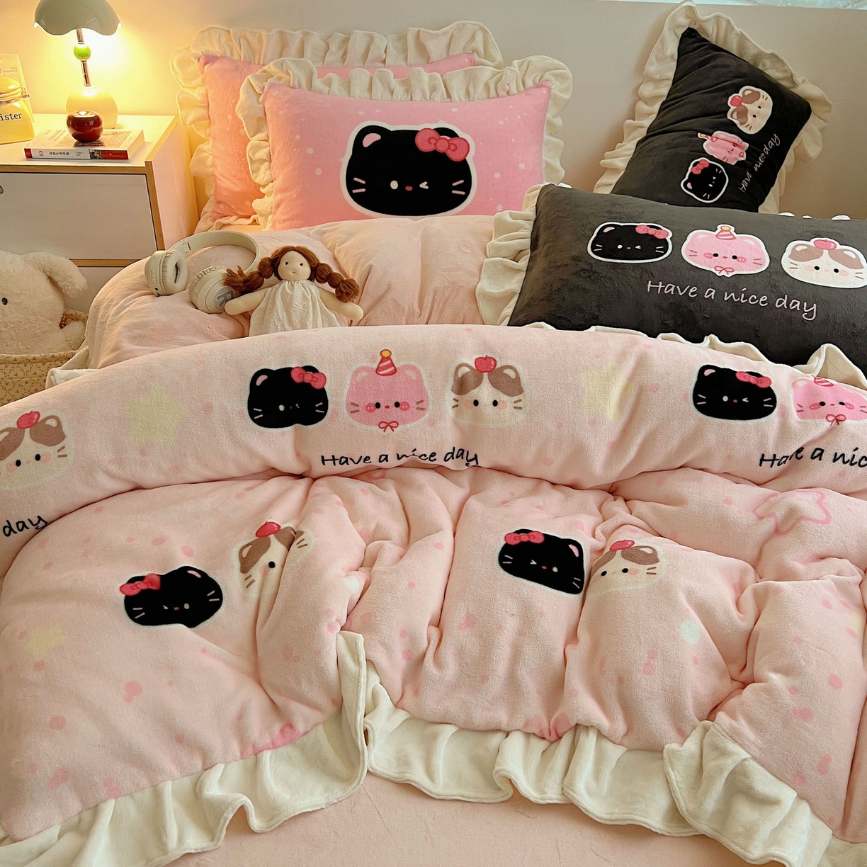 沐慕 2025新款高克重花边款牛奶绒四件套 花边-三只小猫