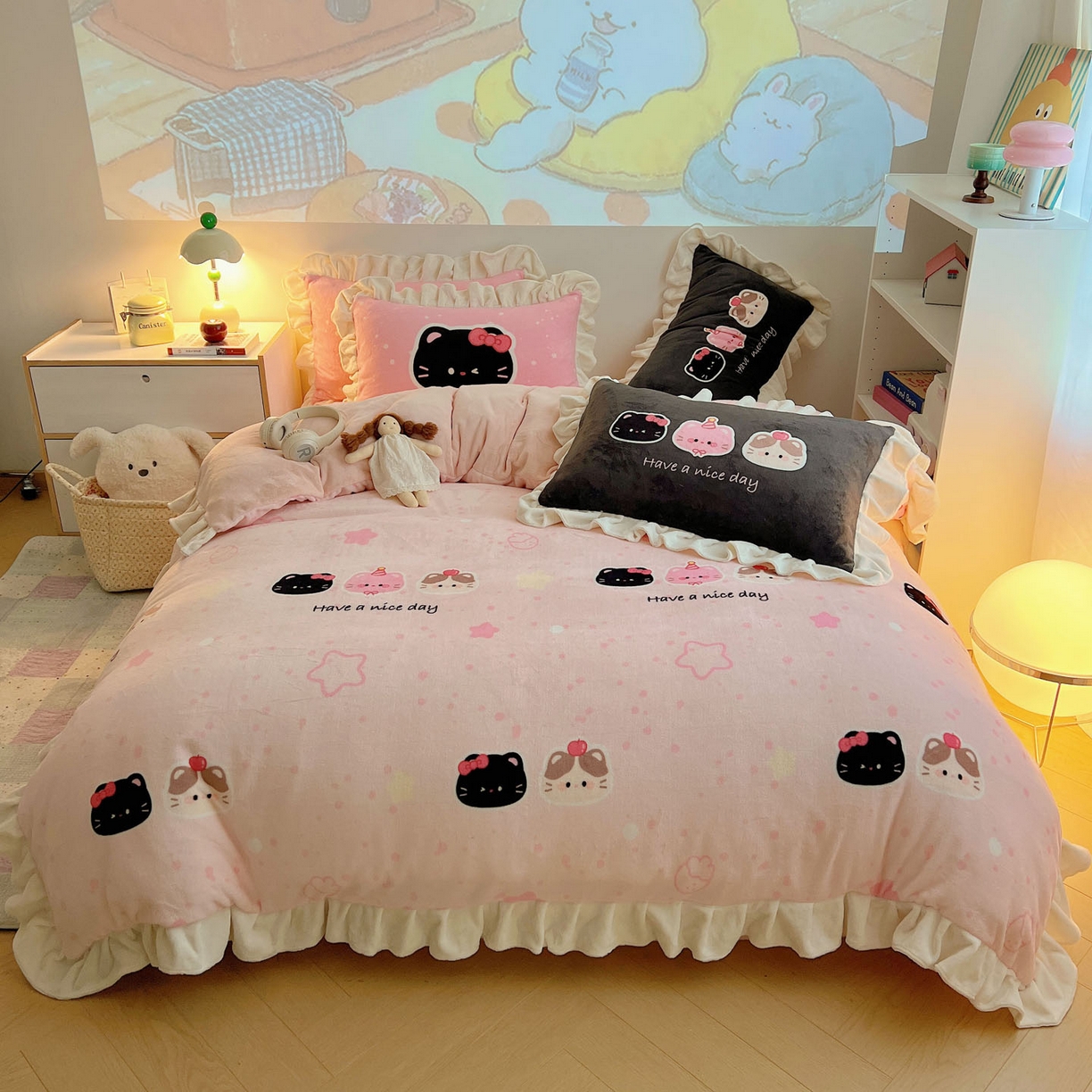 91家纺网 家纺一手货源 找家纺 沐慕 2025新款高克重花边款牛奶绒四件套 花边-三只小猫