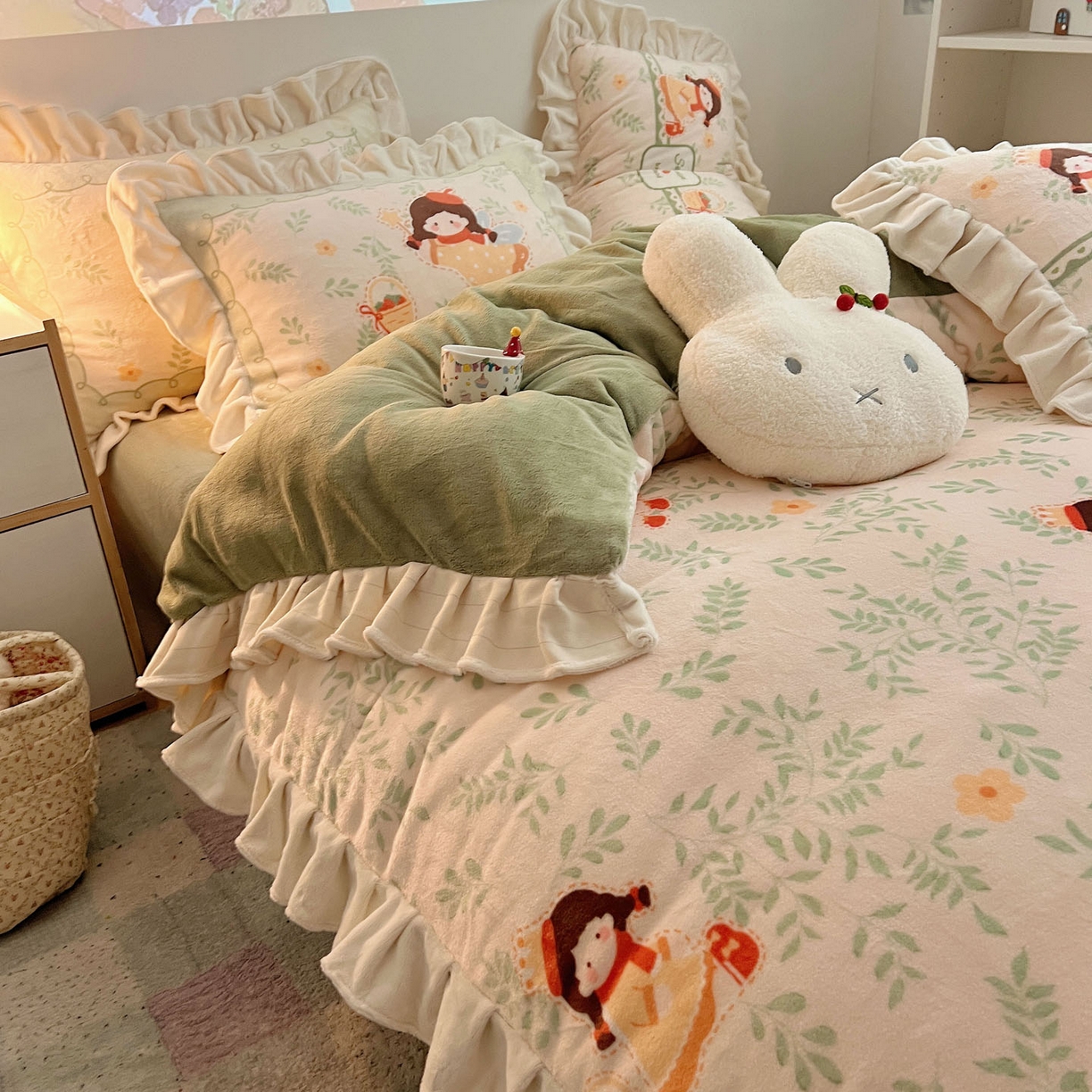 91家纺网 家纺一手货源 找家纺 沐慕 2025新款高克重花边款牛奶绒四件套 花边-森林女孩