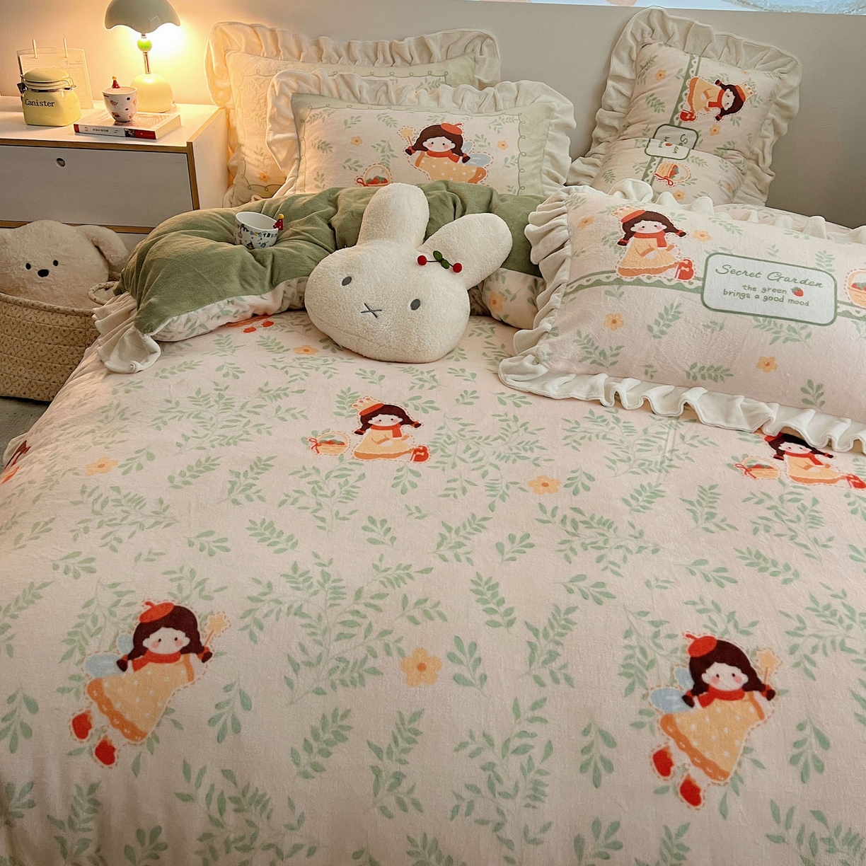 91家纺网 家纺一手货源 找家纺 沐慕 2025新款高克重花边款牛奶绒四件套 花边-森林女孩