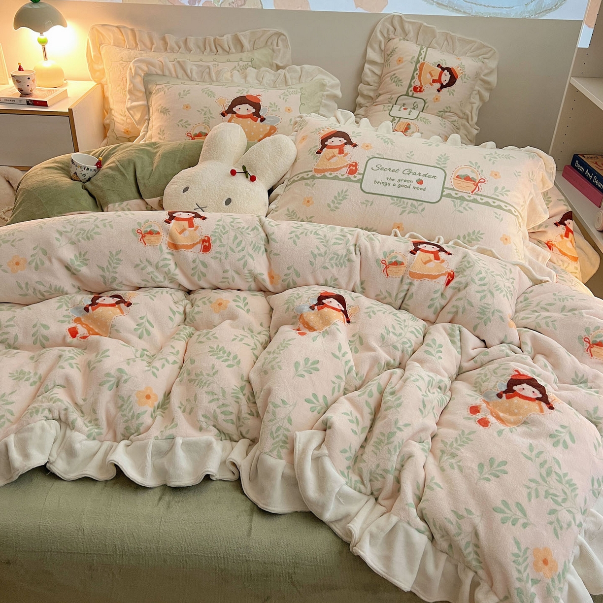 91家纺网 家纺一手货源 找家纺 沐慕 2025新款高克重花边款牛奶绒四件套 花边-森林女孩