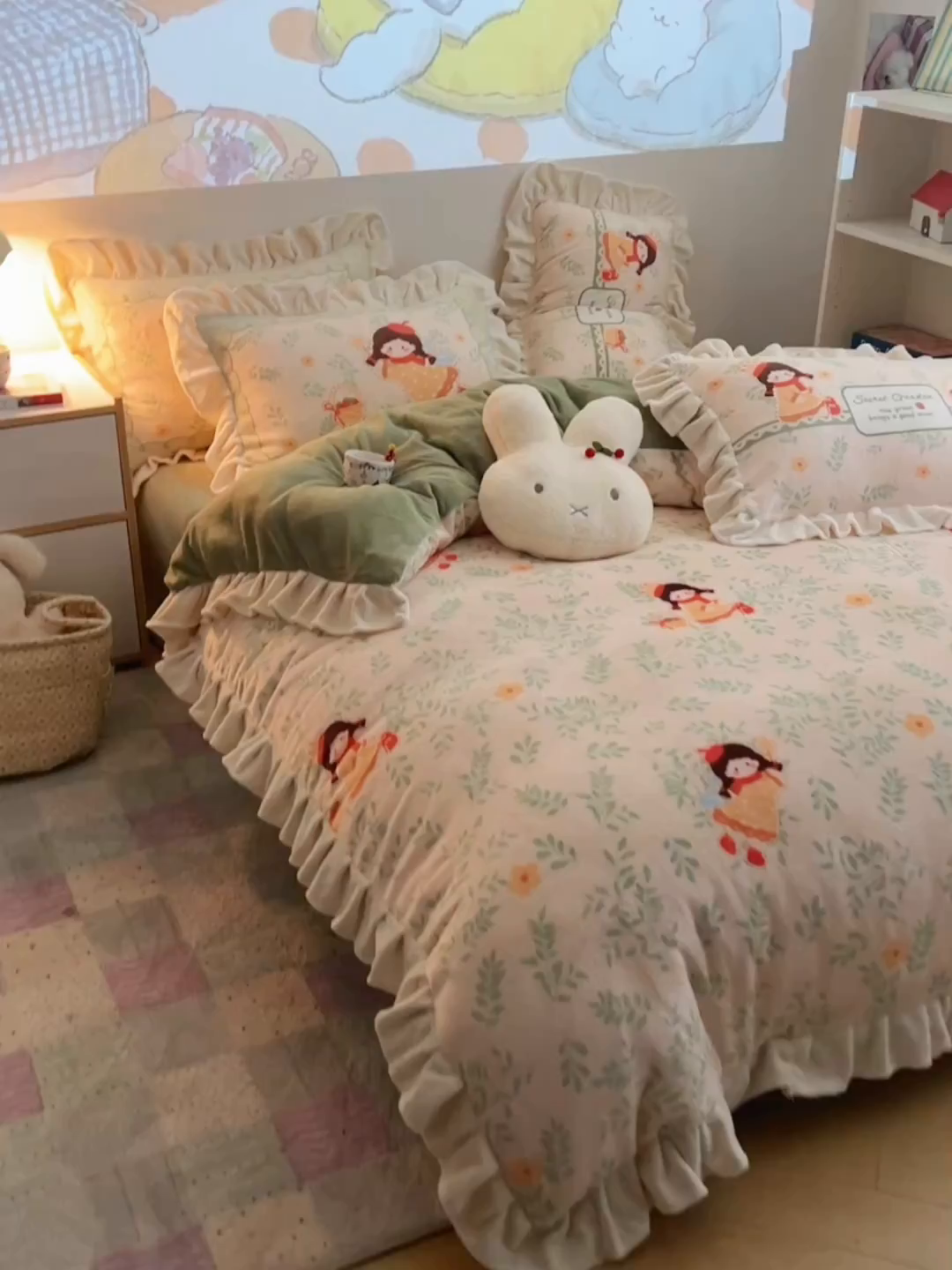 91家纺网 家纺一手货源 找家纺 沐慕 2025新款高克重花边款牛奶绒四件套 花边-森林女孩