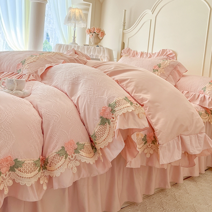 91家纺网 家纺一手货源 找家纺 网红馆（ck家纺） 2025新款水洗真丝蕾丝刺绣床裙四件套-慕尚 嫩粉
