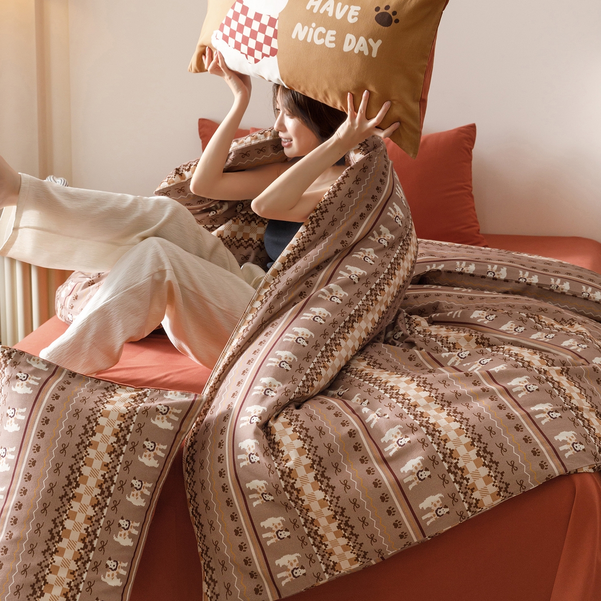 91家纺网 家纺一手货源 找家纺 RYB红黄兰 2025新款费尔岛系全棉纯棉加厚磨毛数码印花四件套 费尔岛小犬橘