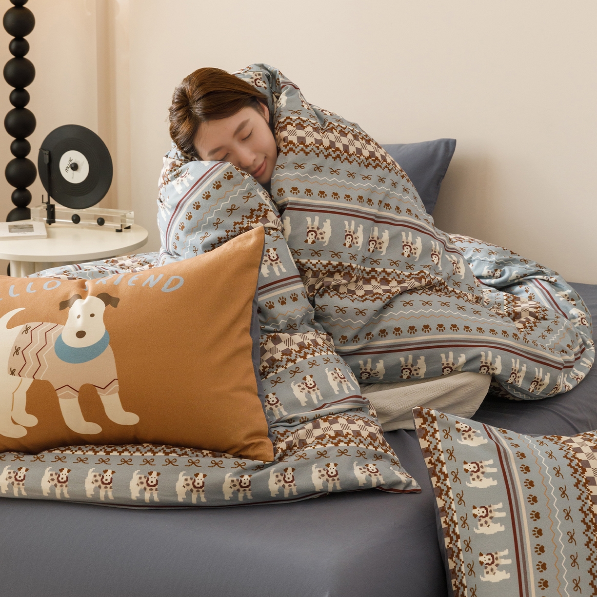 91家纺网 家纺一手货源 找家纺 RYB红黄兰 2025新款费尔岛系全棉纯棉加厚磨毛数码印花四件套 费尔岛小犬蓝