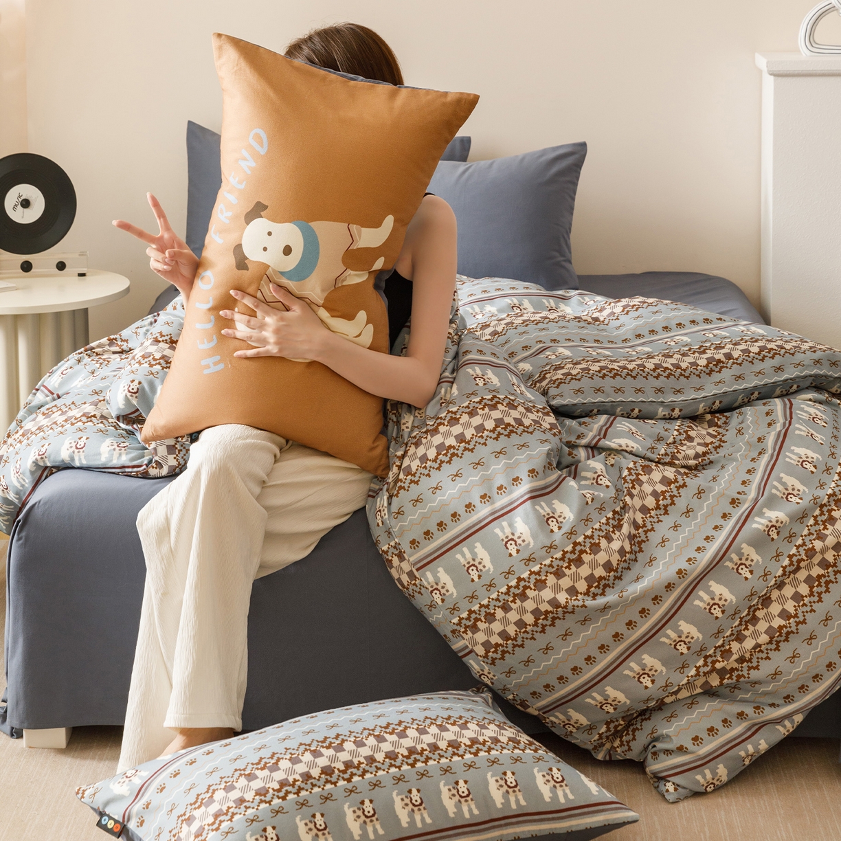 91家纺网 家纺一手货源 找家纺 RYB红黄兰 2025新款费尔岛系全棉纯棉加厚磨毛数码印花四件套 费尔岛小犬蓝