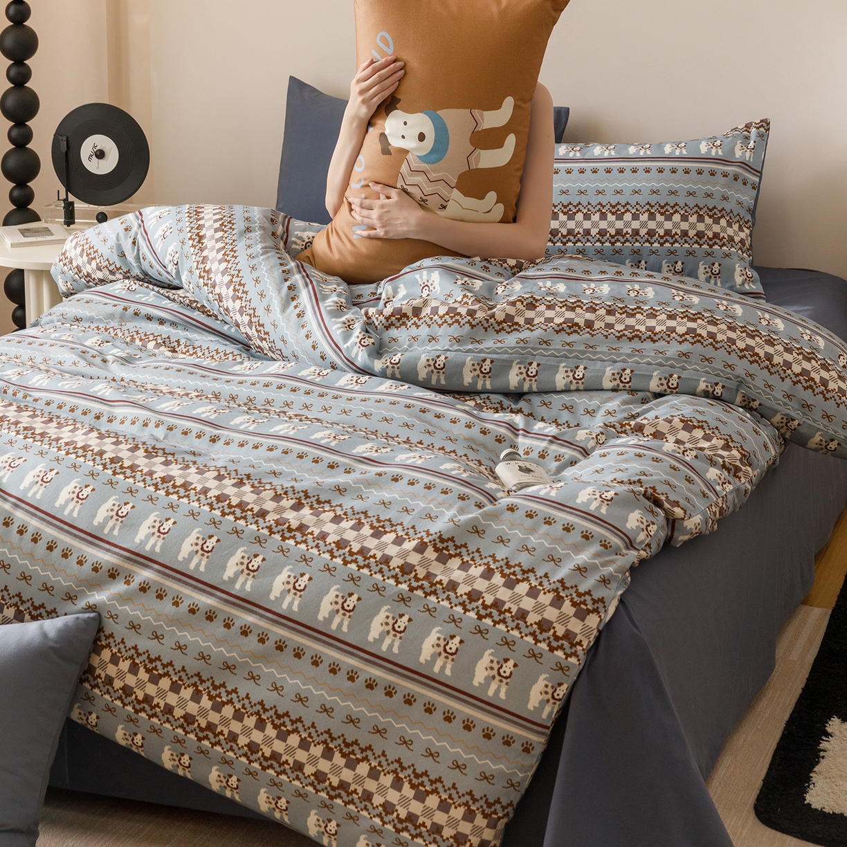 91家纺网 家纺一手货源 找家纺 RYB红黄兰 2025新款费尔岛系全棉纯棉加厚磨毛数码印花四件套 费尔岛小犬蓝