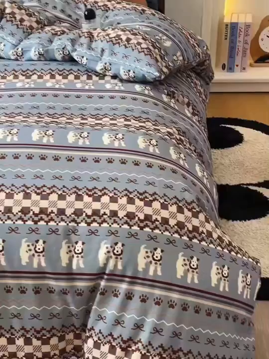 91家纺网 家纺一手货源 找家纺 RYB红黄兰 2025新款费尔岛系全棉纯棉加厚磨毛数码印花四件套 费尔岛小犬蓝