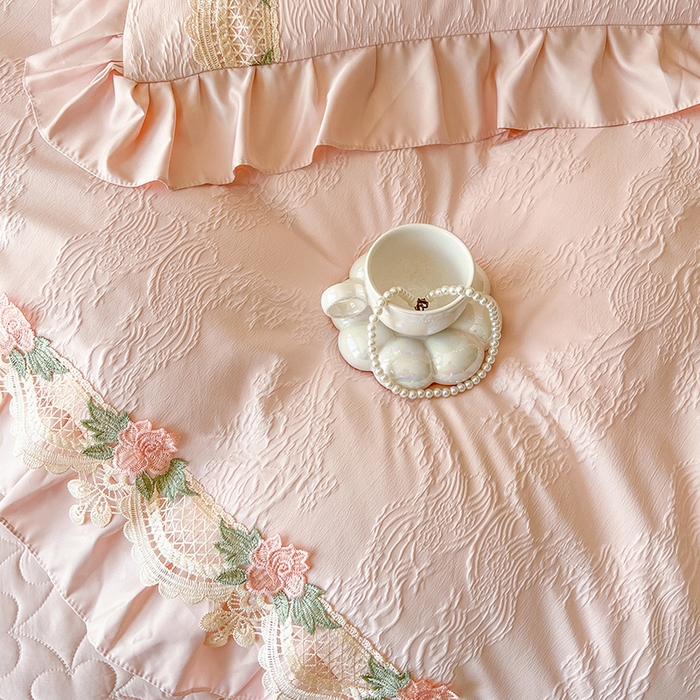 91家纺网 家纺一手货源 找家纺 网红馆（ck家纺） 2025新款水洗真丝蕾丝刺绣床裙四件套-慕尚 嫩粉