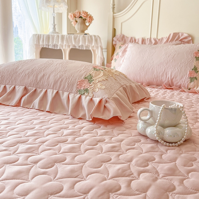 91家纺网 家纺一手货源 找家纺 网红馆（ck家纺） 2025新款水洗真丝蕾丝刺绣床裙四件套-慕尚 嫩粉