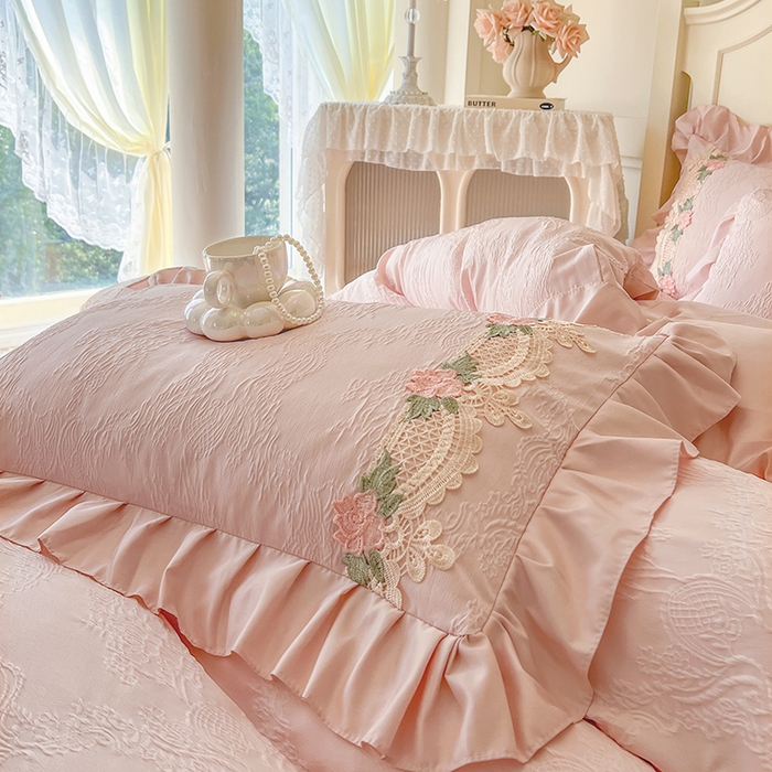 91家纺网 家纺一手货源 找家纺 网红馆（ck家纺） 2025新款水洗真丝蕾丝刺绣床裙四件套-慕尚 嫩粉