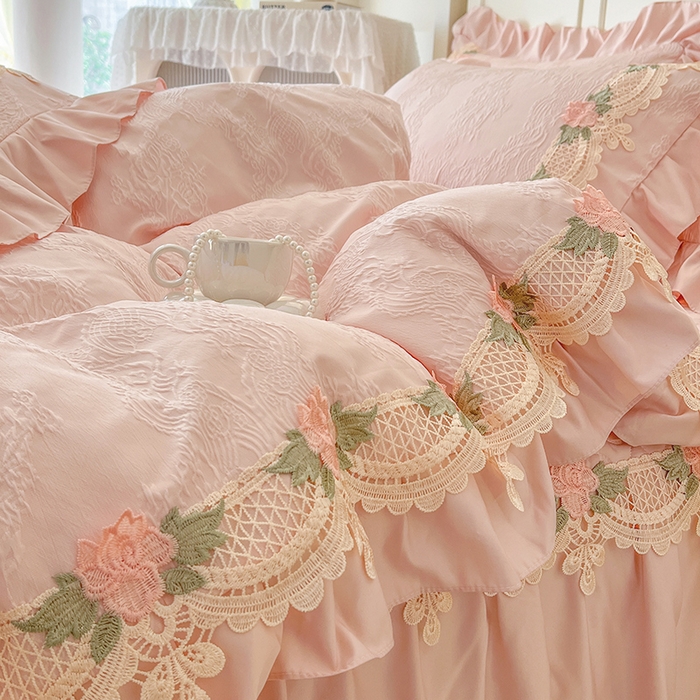 91家纺网 家纺一手货源 找家纺 网红馆（ck家纺） 2025新款水洗真丝蕾丝刺绣床裙四件套-慕尚 嫩粉