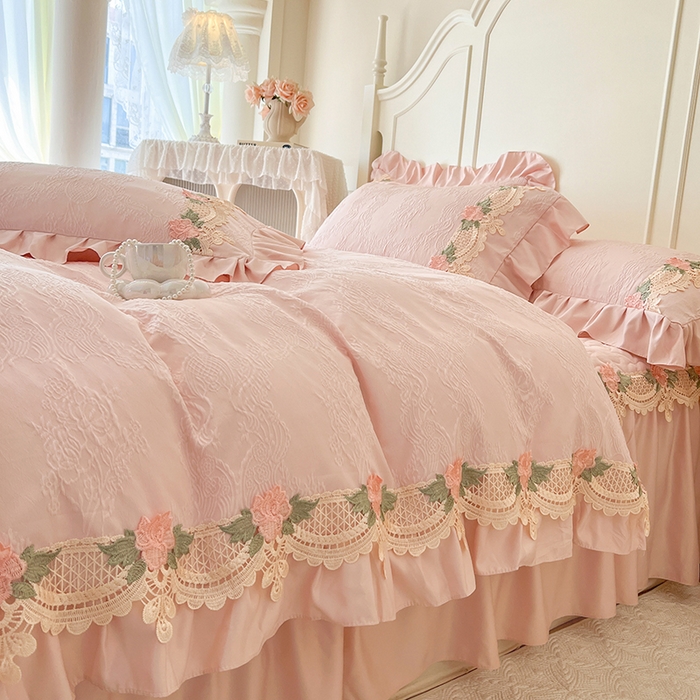 91家纺网 家纺一手货源 找家纺 网红馆（ck家纺） 2025新款水洗真丝蕾丝刺绣床裙四件套-慕尚 嫩粉