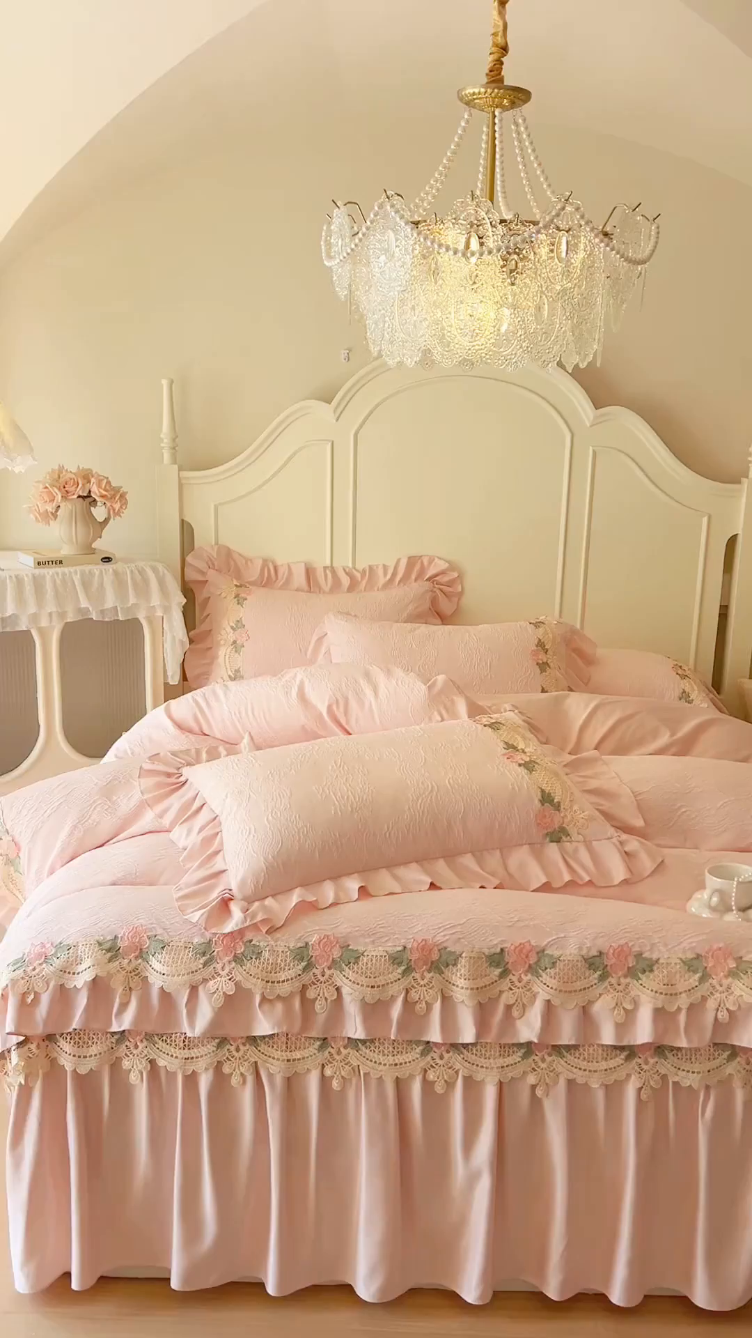 91家纺网 家纺一手货源 找家纺 网红馆（ck家纺） 2025新款水洗真丝蕾丝刺绣床裙四件套-慕尚 嫩粉