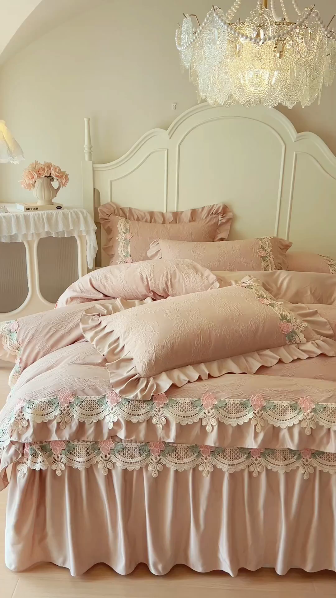 91家纺网 家纺一手货源 找家纺 网红馆（ck家纺） 2025新款水洗真丝蕾丝刺绣床裙四件套-慕尚 香槟