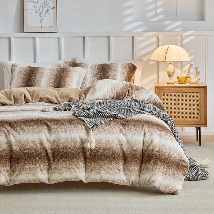 91家纺网 家纺一手货源 找家纺 （总）缘生活 2025新款仿兔毛绒渐变四件套 冬季专业产品 颜色简单大气