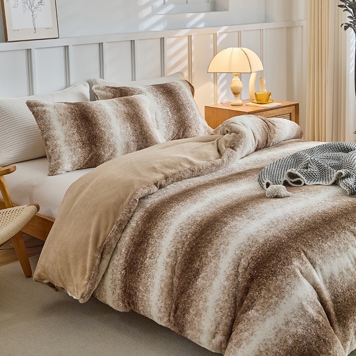 91家纺网 家纺一手货源 找家纺 （总）缘生活 2025新款仿兔毛绒渐变四件套 冬季专业产品 颜色简单大气