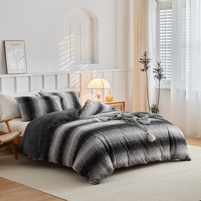 91家纺网 家纺一手货源 找家纺 缘生活 2025新款仿兔毛绒渐变四件套 冬季专业产品 颜色简单大气 绒渐变四件套-黑色